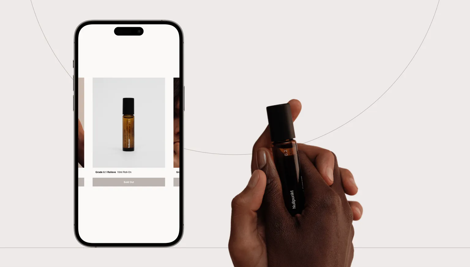 A project carousel on an iPhone mockup on the left and a hand holding a Nullpunkt grade on the right